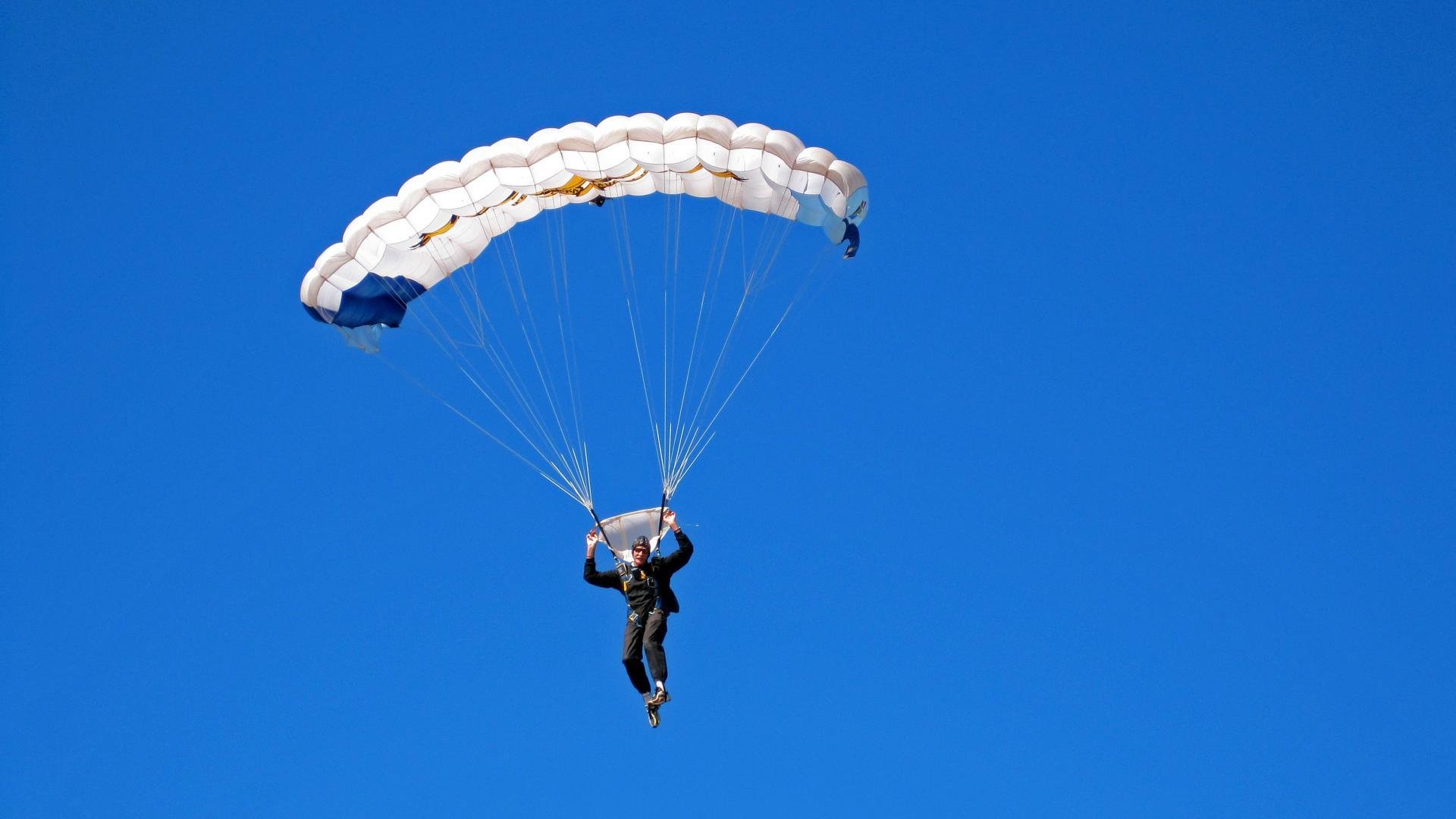 《王者荣耀》荣耀之光决赛爆燃开启,冠军殊途同归!